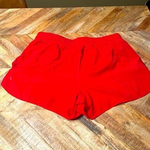 Lululemon mid rise lined shorts 5 inch size 20